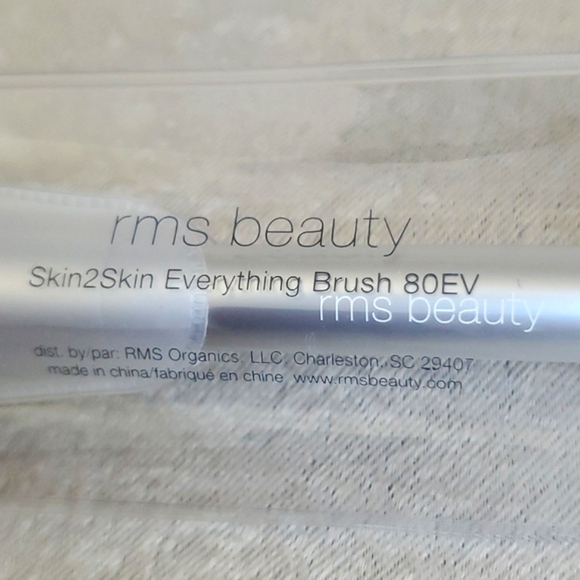 🆕️ RMS BEAUTY Skin2Skin Everything Brush 80 EV - Picture 4 of 6